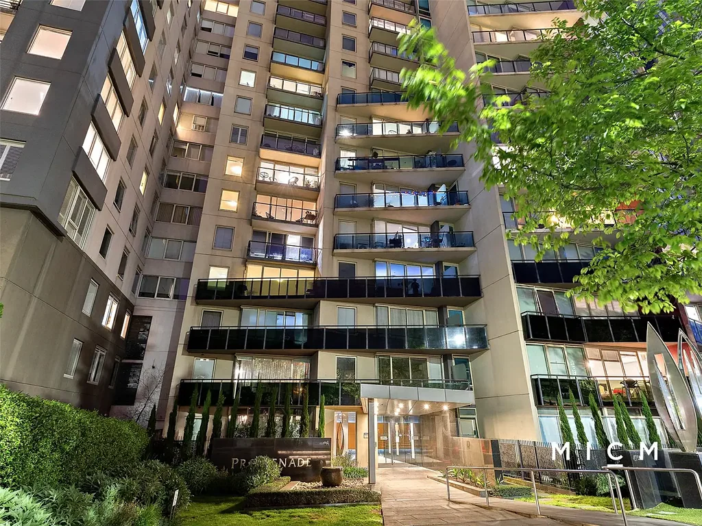 The Promenade: Fantastic One Bedroom Apartment!