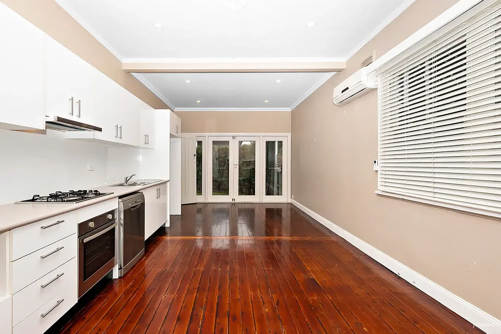 CHARMING ADAMSTOWN HOME WITH ALFRESCO AND LOW-MAINTENANCE YARD