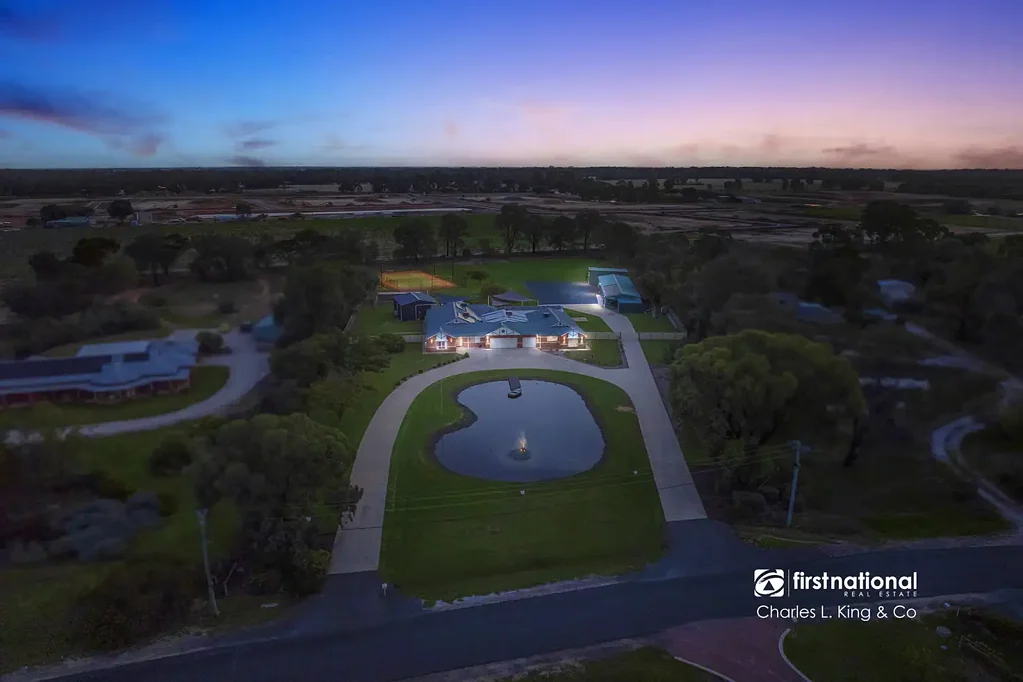 Moama 5房  Two Homes under the one roof on 3 acres in sought after Lifestyle location
