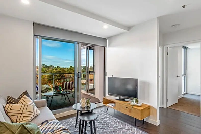 Richmond 2 Bedroom Inner-City, Chic Apartment