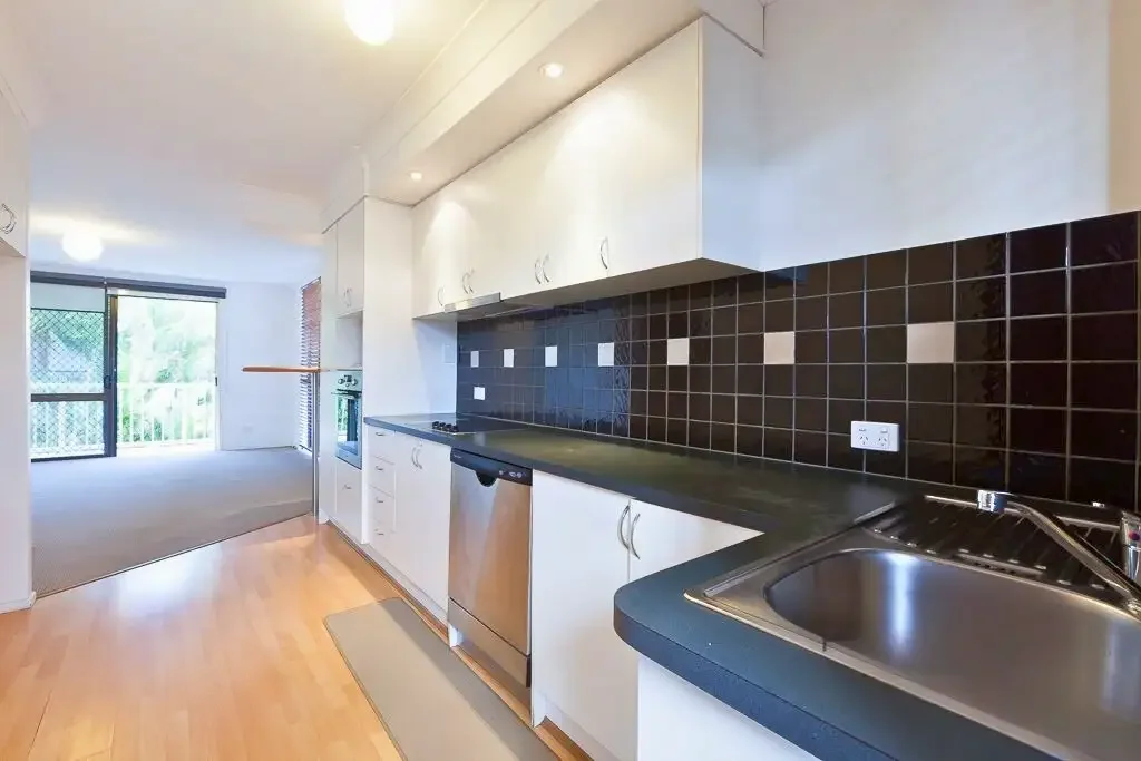 TWO BEDROOM ONE BATHROOM APARTMENT WALKING DISTANCE TO THE BEACH