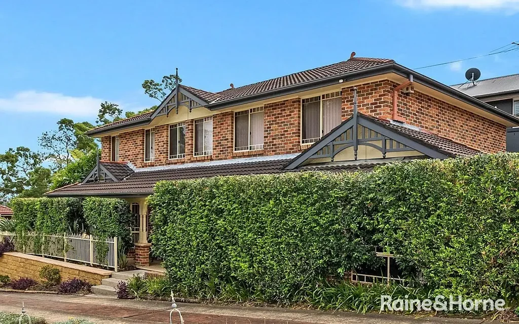 IMMACULATE 4 BEDROOM FAMILY HOME IN PICNIC POINT !!!