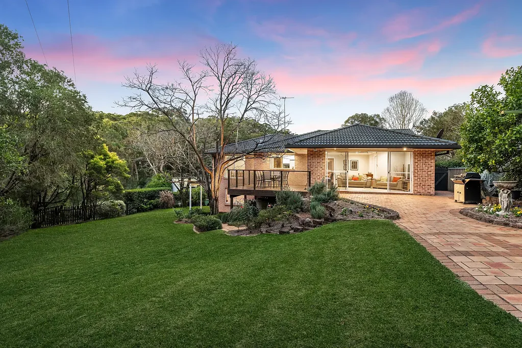 Thornleigh 5Kwarto A Hidden Oasis of Space, Privacy and Lifestyle Appeal