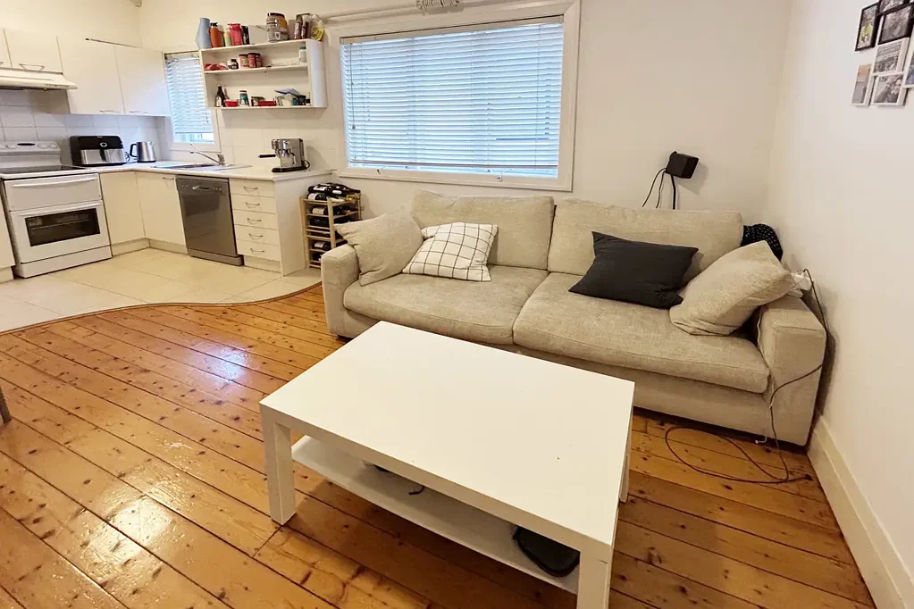 BRIGHT, SPACIOUS & CONVENIENT LOCATION!