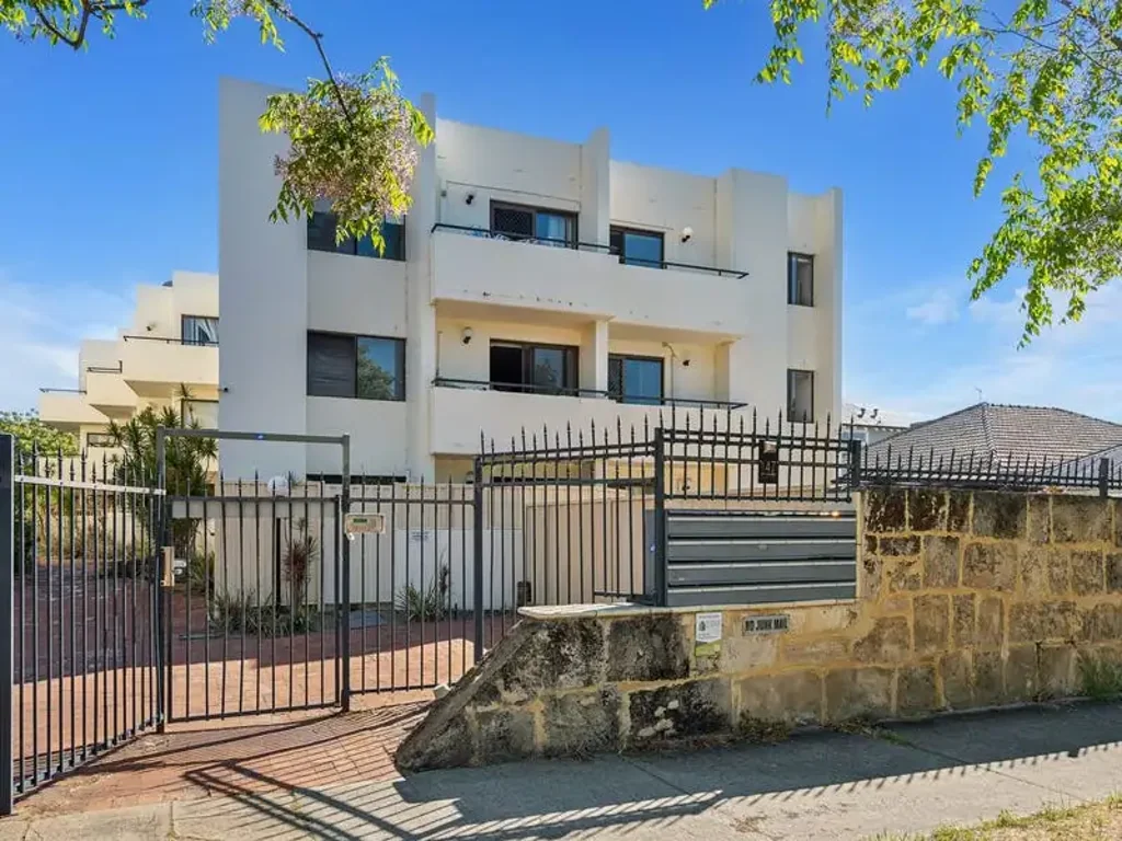 Ground Floor Living in a Secure Complex!