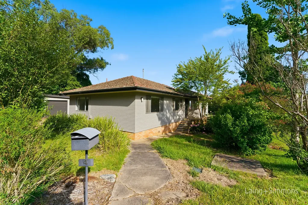 Armidale 3Moenga 3 Bedroom, South Hill Gem