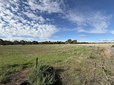 Gladstone Lifestyle Allotment on Approx. 3.1 Acres with Dual Road Access