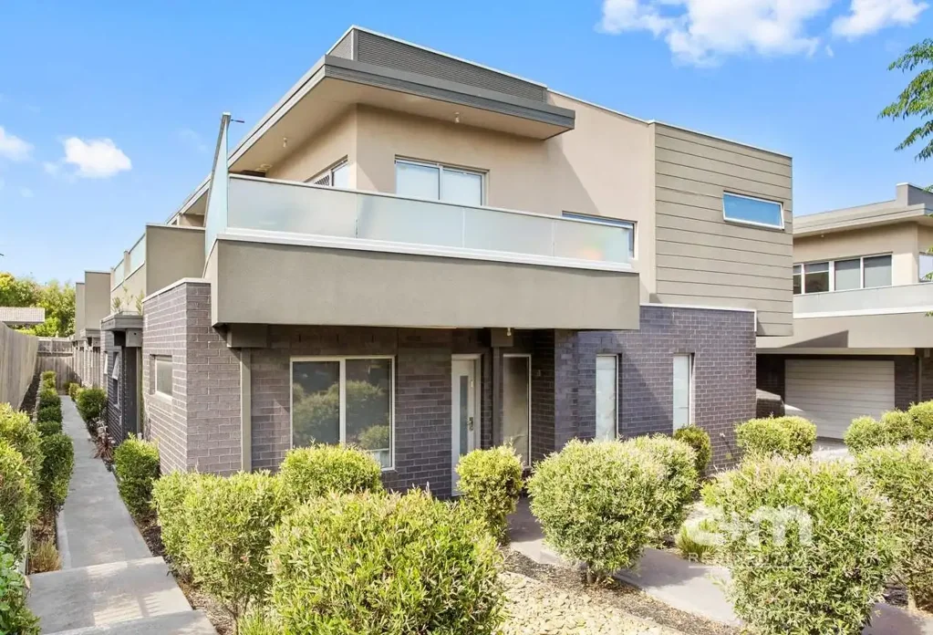 Modern 2 Bed, 2 Bath Townhouse in Prime Pascoe Vale Location