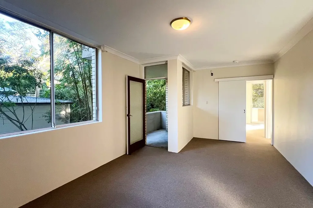 Two bedroom unit with 2 balconies & Garage**1st Open Inspect Wednesday from 5-5.15 pm**