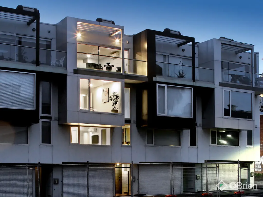 North Melbourne 2침실 Stunning City Views from a Private Residential Pocket
