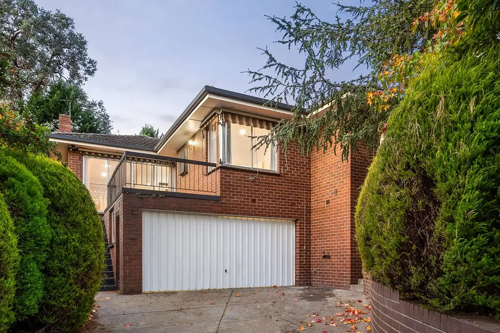 Doncaster East 4chambre A Rare Opportunity with Unlimited Potential in a Premium Locale