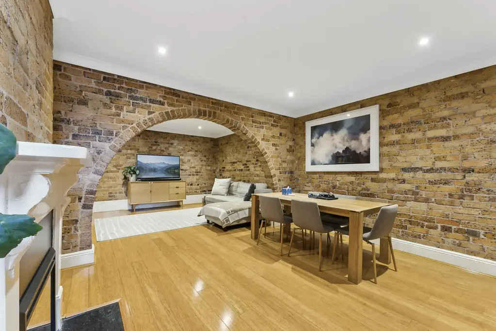 Dual Level terrace in a very central location