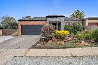 Darley 4ਬੈੱਡਰੂਮ STYLISH LIVING IN THE HEART OF DARLEY