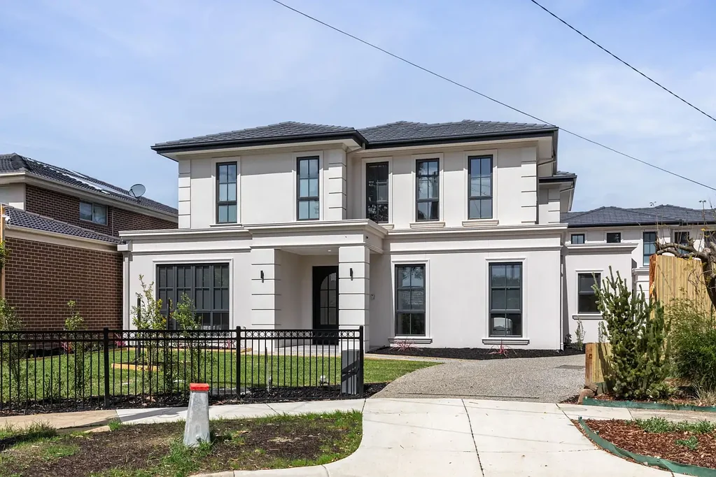 Glen Waverley 4 Bedroom Contemporary Family Living in a Coveted Glen Waverley Pocket