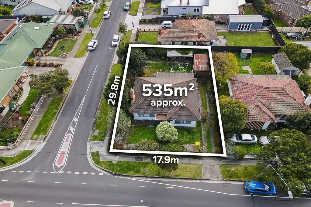 Sunshine 2 Bedroom Builders & Developers Dream!