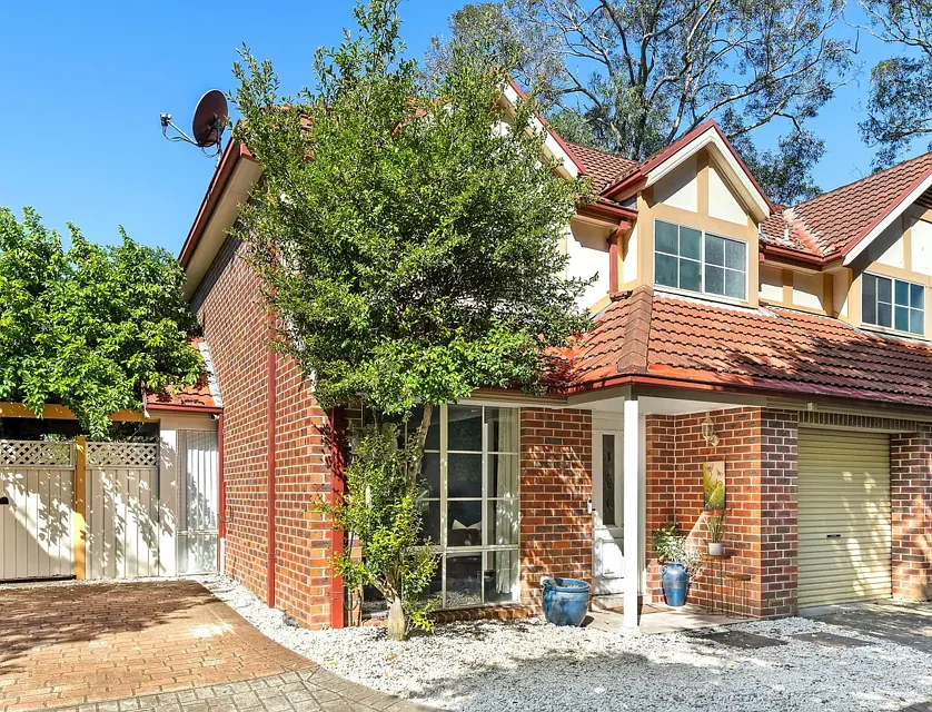 2/4 Mandalay Place, Pymble, NSW 2073, 3 Kuwarto, 2 Banyo, Townhouse