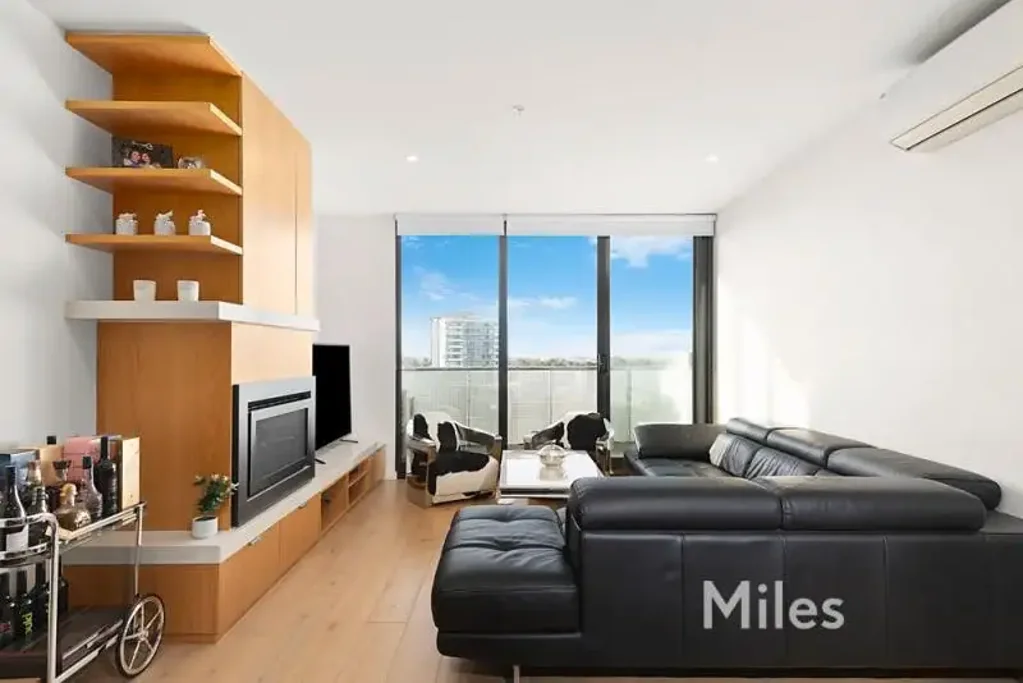 FANTASTIC LOCATION WITH FABULOUS STYLE!