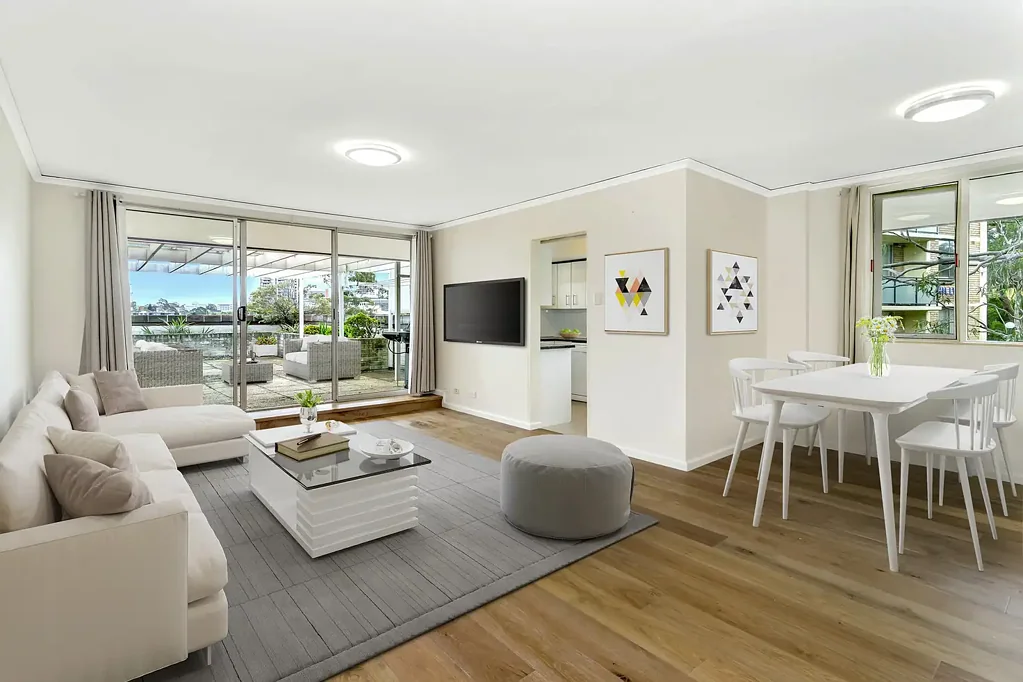 Large three bedroom apartment in ultra convenient location