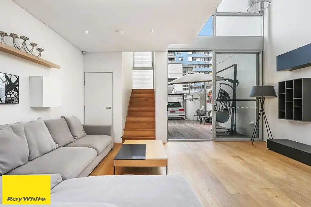 Fully furnished three-bedroom townhouse in Zetland!