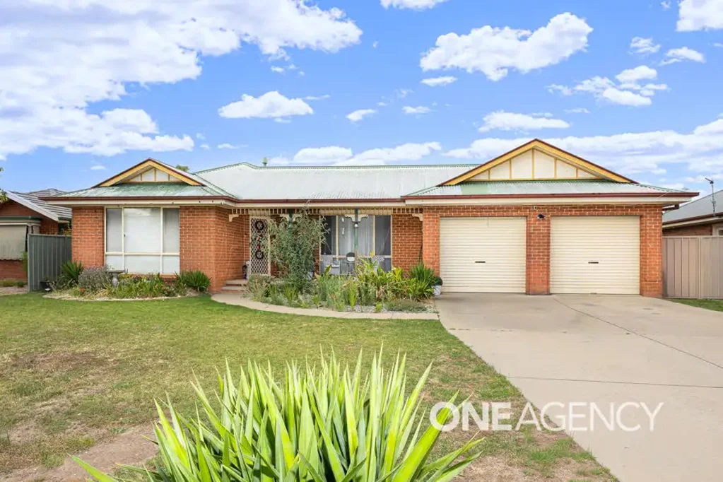 32 YENTOO DRIVE, Glenfield Park, NSW 2650