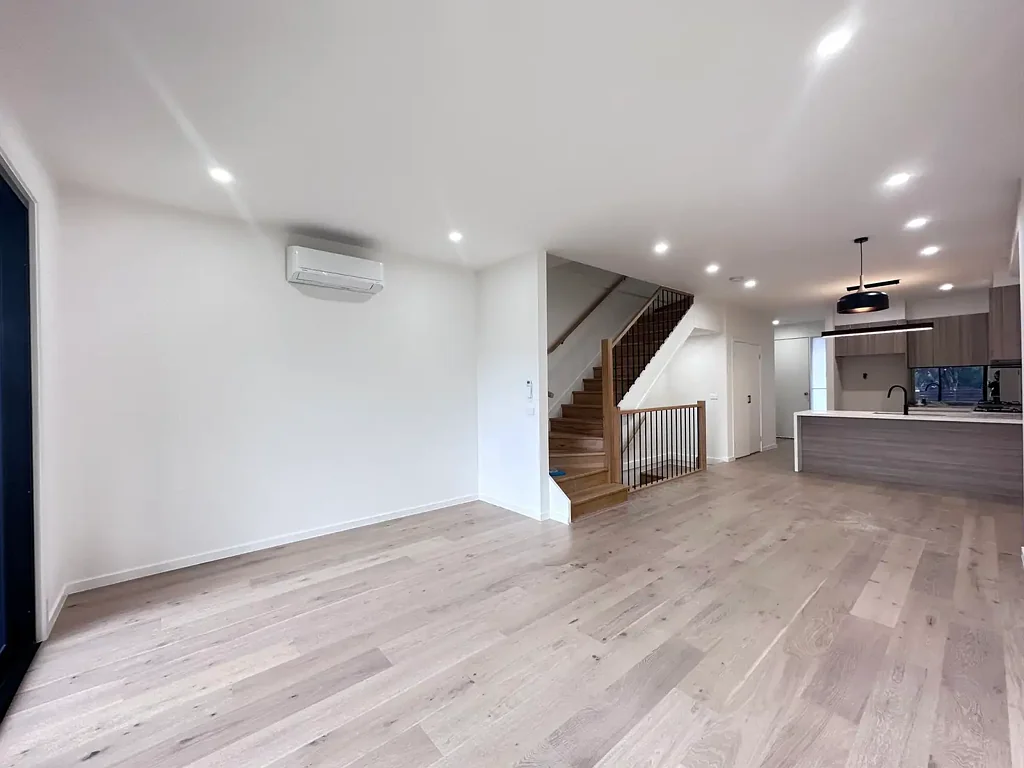 Light-filled Townhouse in Doncaster