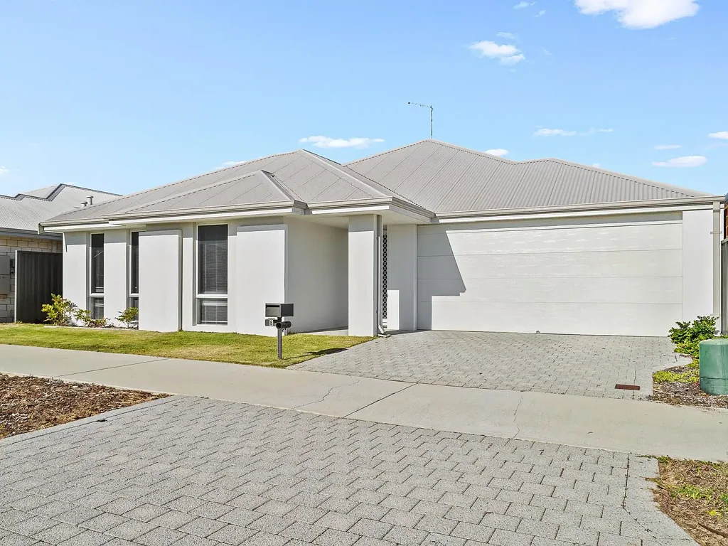 Lakelands 4Kwarto Family-sized living with investment upside.
