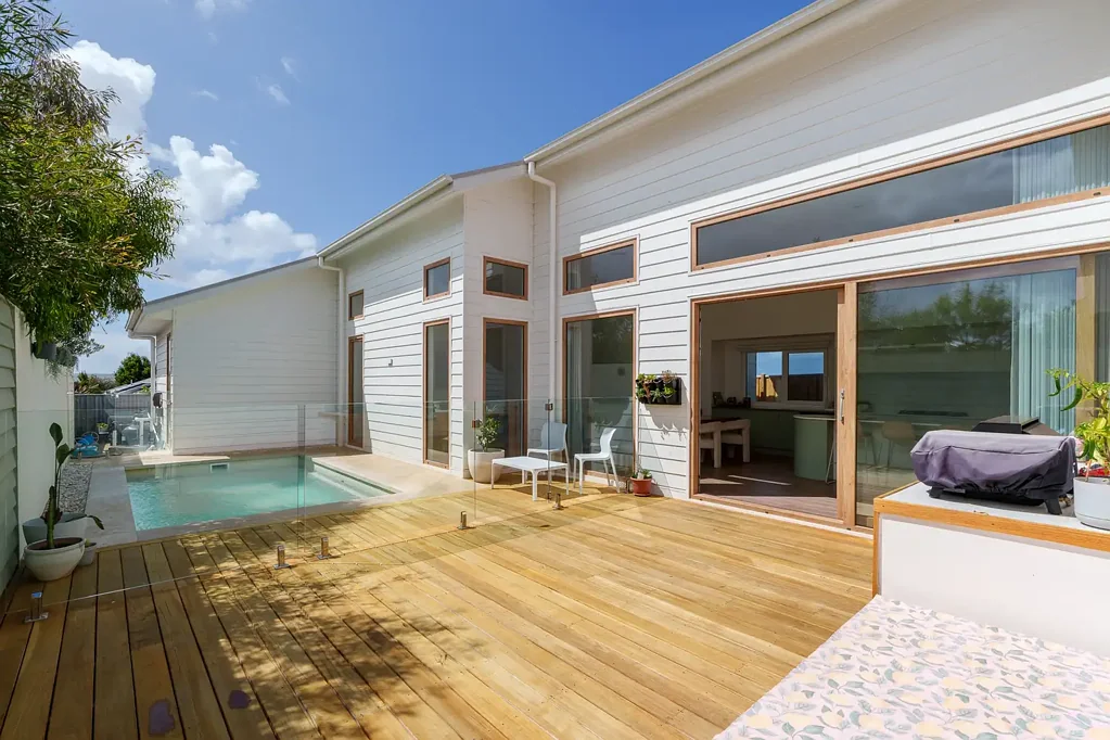 Torquay 4 Slaapkamer Custom built statement home with pool side entertaining