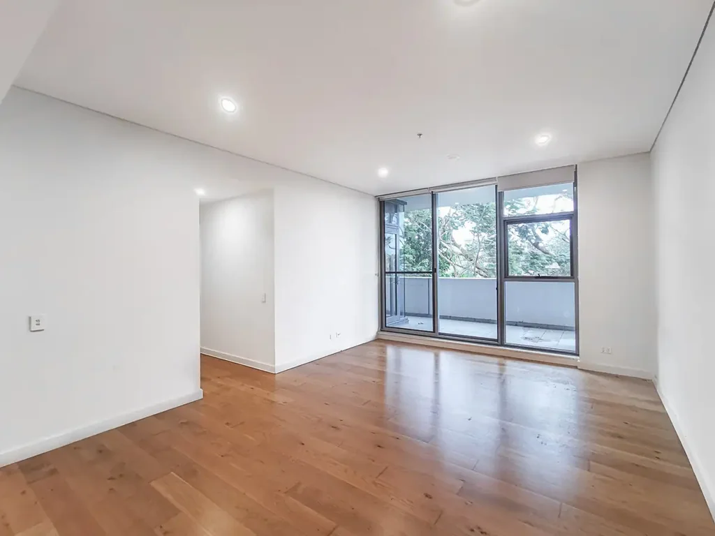 Modern 2 Bed 1 Bath 1 Car space Apartment in Heart of Macquarie Park!