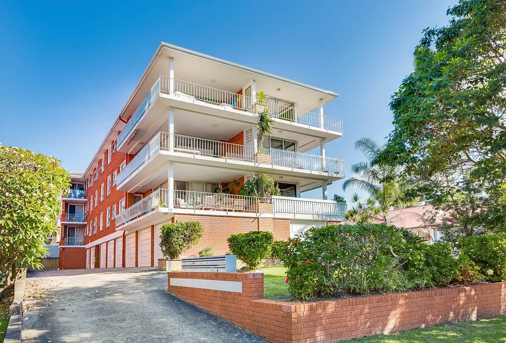 " Spacious Beachside Gem "