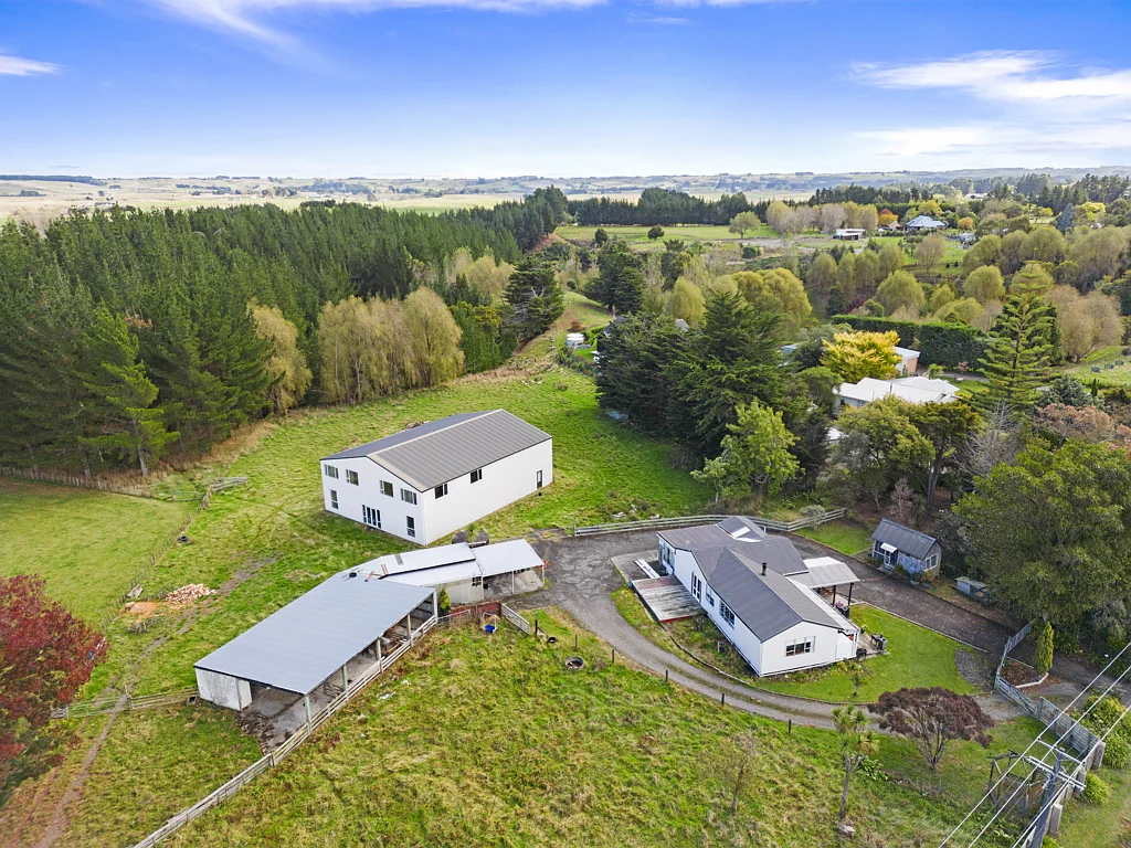 Feilding 3 Bedroom Look at the Shed! 430m2 Floor Area