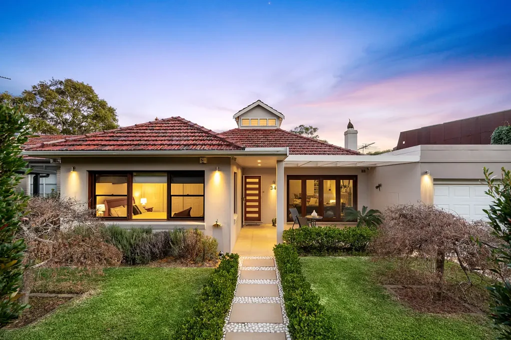 Castlecrag 3Habitaciones Split level family home with leafy outlook and everyday convenience