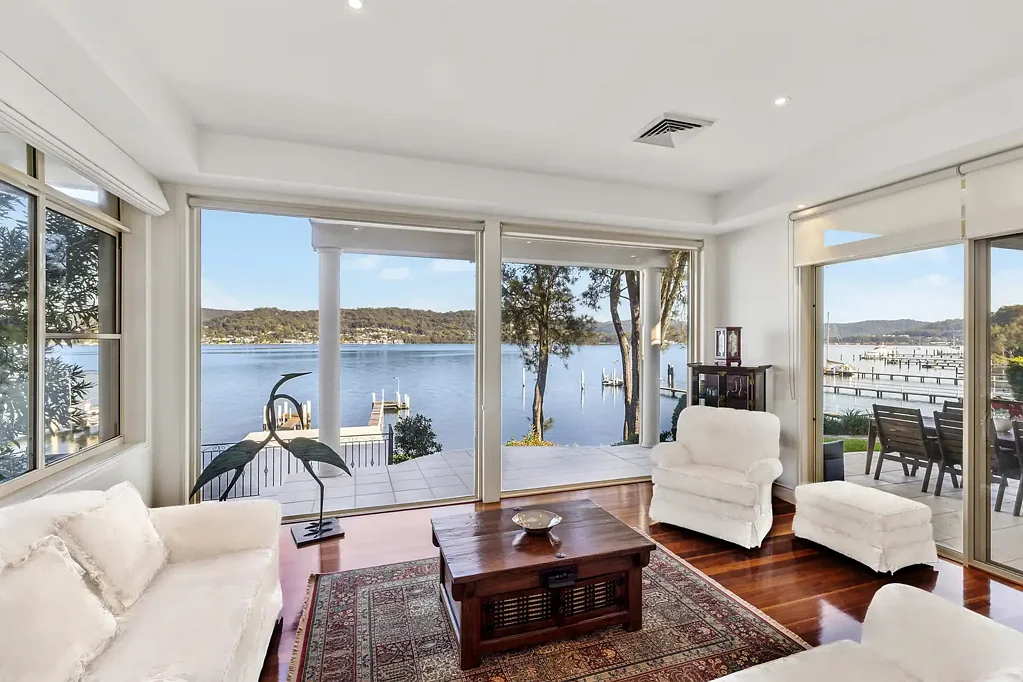Point Frederick 4Kwarto Deep waterfront showpiece home with Jetty