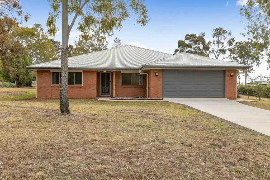 Meringandan West 5Moenga Space, Potential & Family Living on 4,028m²