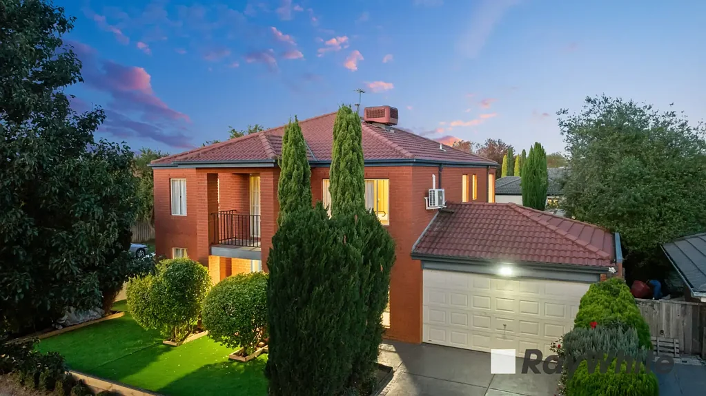 Narre Warren South 5房 宽敞五卧三卫 矩形转角地块 全屋地暖空调 多功能娱乐空间 后方建附属潜力 步行学校商圈 黄金地理位置 Fantastic Family Home on a Corner Block with 4 Separate Living Areas!