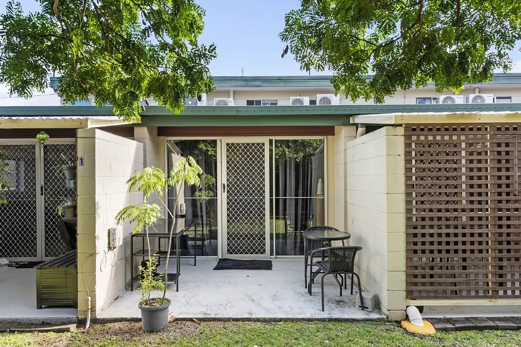 Strathpine 1房 宽敞开放式起居 私人户外露台 设备齐全厨房 靠近学校商店 低维护生活 便捷交通设施 Stylish, Low-Maintenance Living in a Prime Strathpine Location