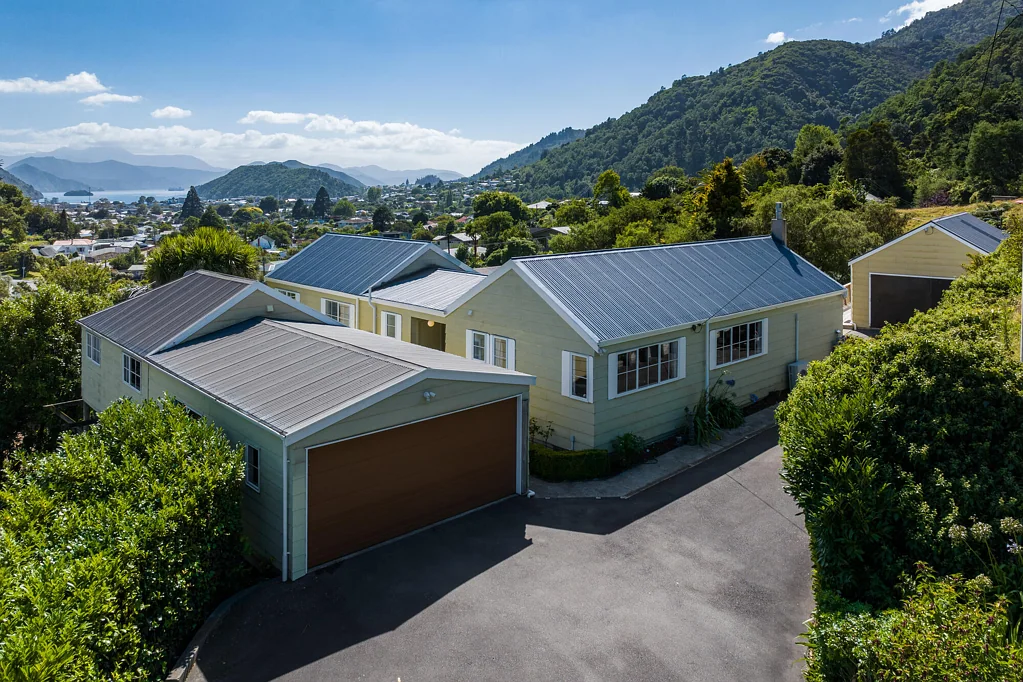 Picton 4 Bedroom Potential plus - Sheds, views and extra section 