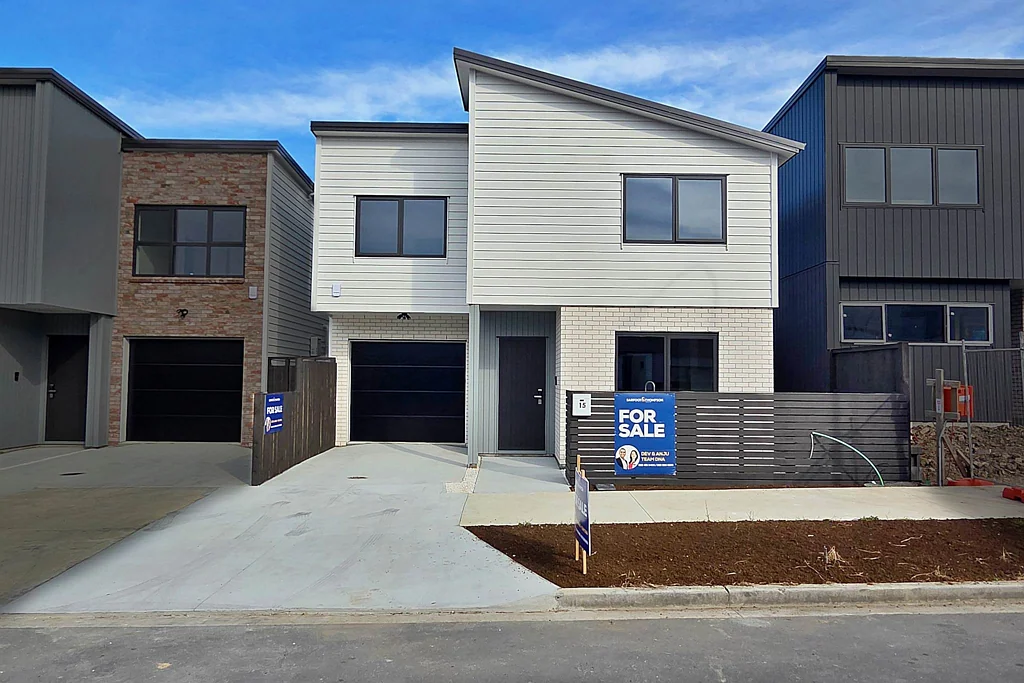 Flat Bush 5બેડરૂમ Brand New Home in a Top School Zone