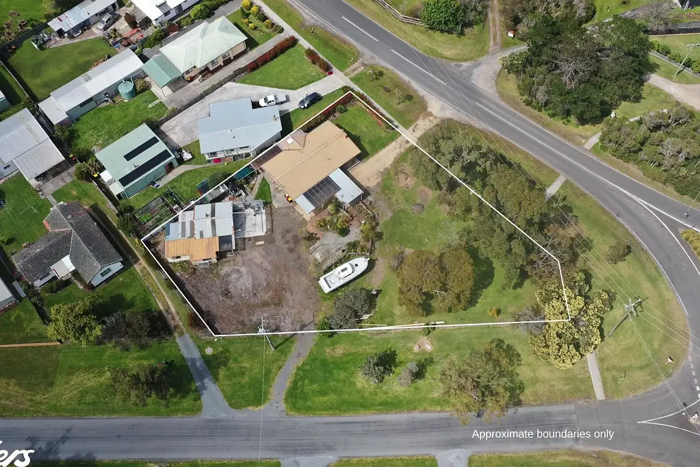 Port Albert 3침실 PRIME CORNER OPPORTUNITY - APPROX. 2316M2 WITH HOME!