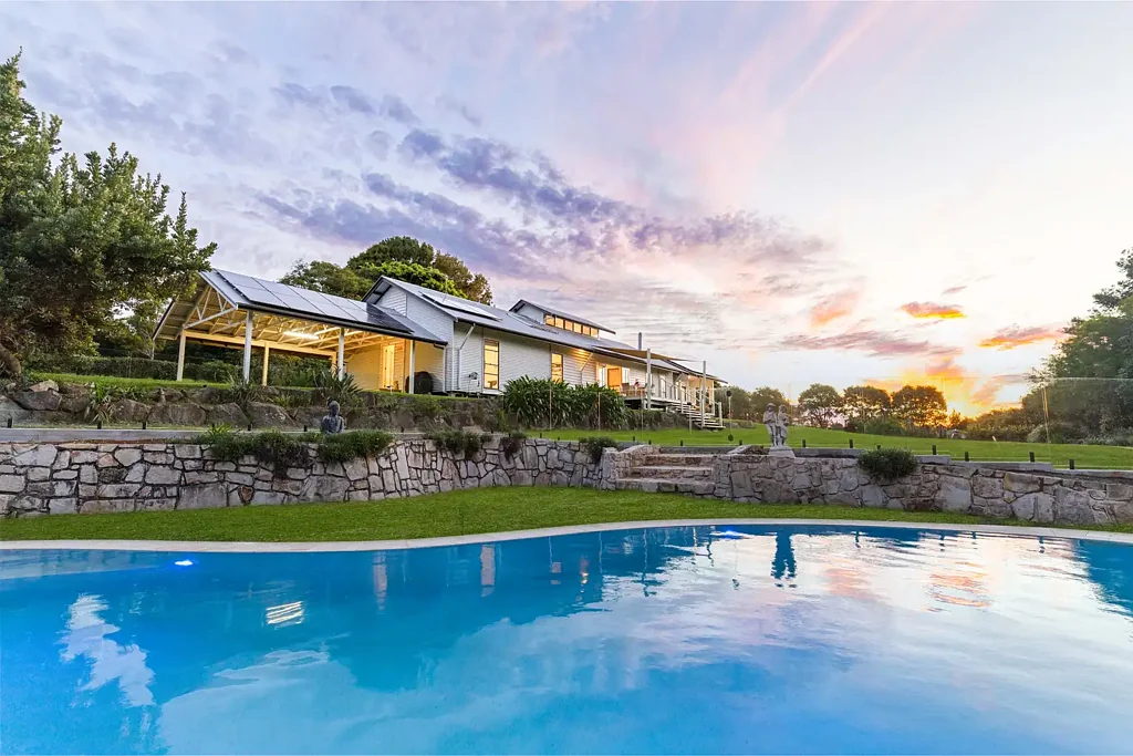 Maleny 4ห้องนอน Private Resort Living on Almost an Acre in One of Maleny's Most Tightly Held Lanes