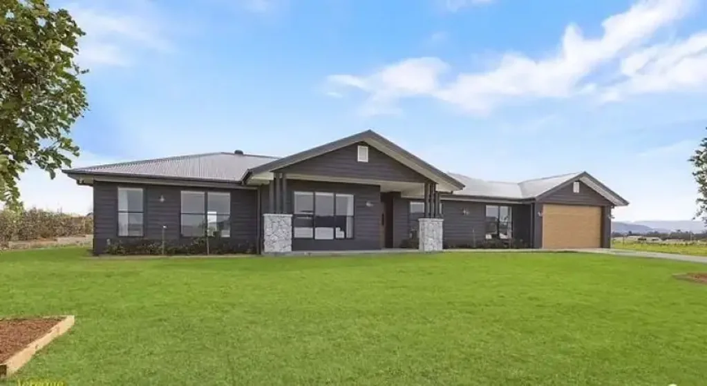 Tamworth 4房  House & Land Package on a REGiSTERED 1 Acre in Moore Creek for $975000
 24 Week Build Time