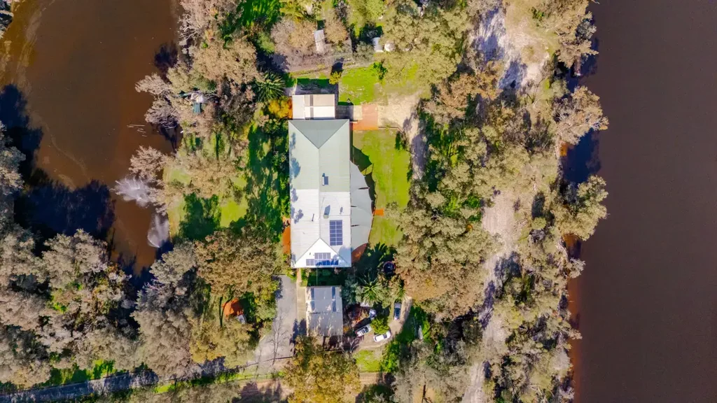 Barragup 6 Bedroom Where Rural Charm Meets Riverside Elegance