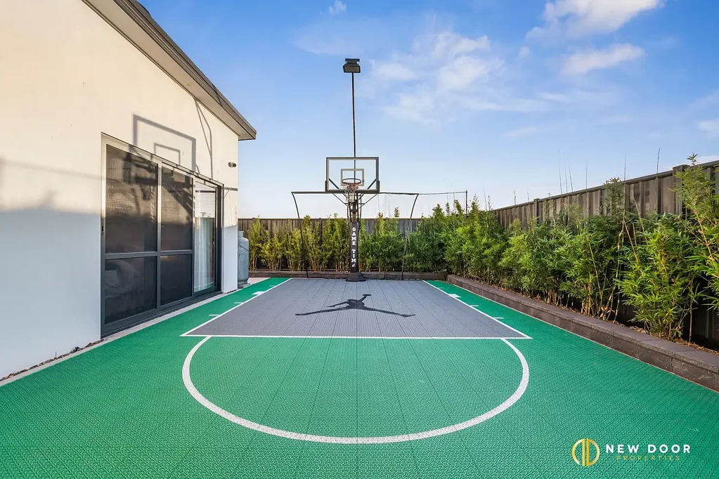 Whitlam 4Zimmer Luxury Family Living with Premium Finishes & Basketball court!