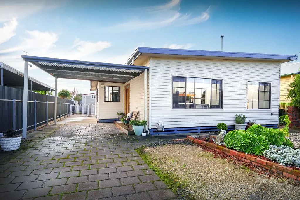 Horsham 4房  Spacious Four-Bedroom Home with Shed & Entertaining Area