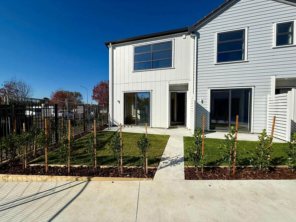 Modern Townhouses, Effortless City-Fringe Living