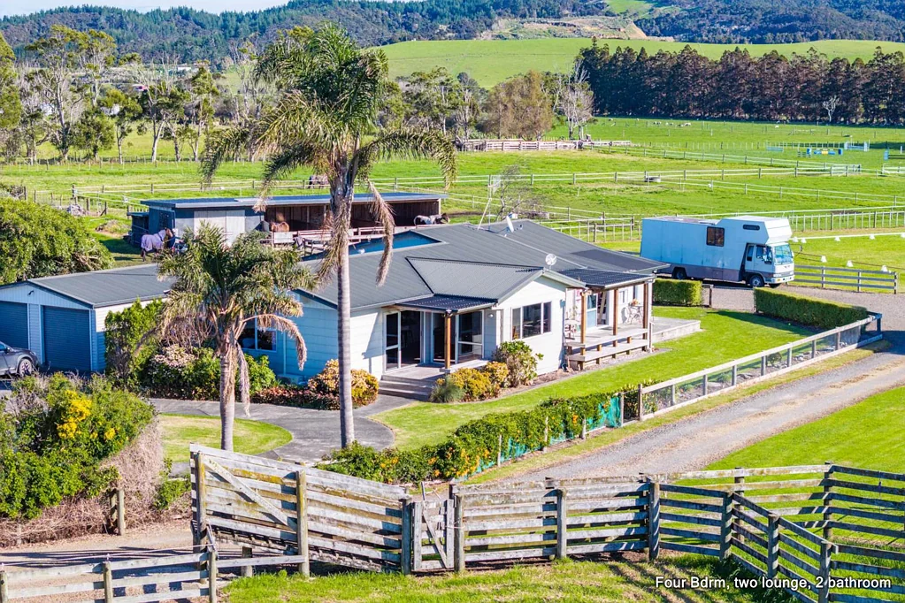 One Tree Point 4房  Horsing Around? Your Equestrian Dream Awaits!