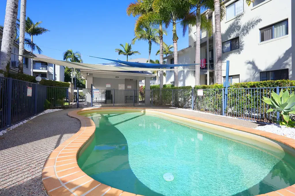 SPACIOUS TOWNHOUSE IN CONVENIENT LOCATION