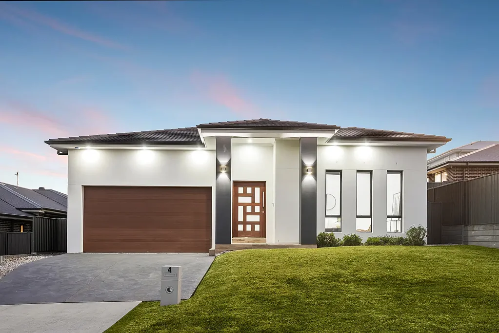 Calderwood 4 Bedroom FAMILY FEEL...