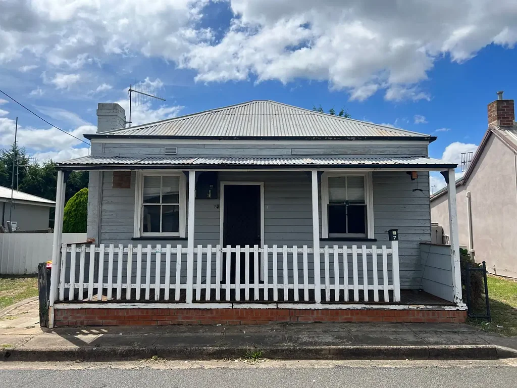 LOVELY COTTAGE IN THE HEART OF GOULBURN