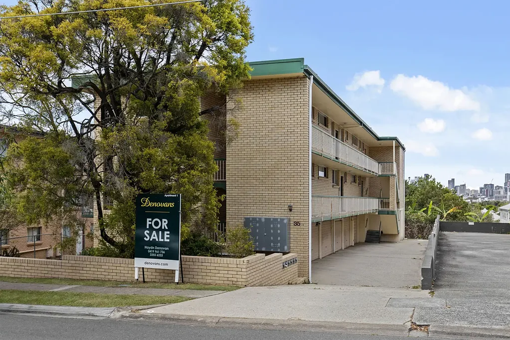 Lutwyche 2कमरा Elevated Living with City Views in a Convenient Lutwyche Location