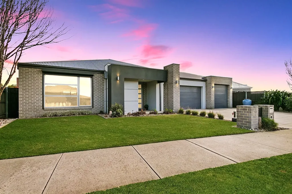 Traralgon 4침실 Luxe Living on Eton Avenue